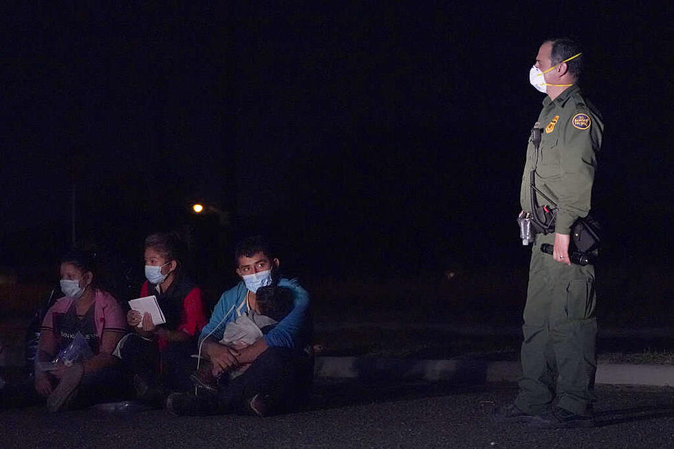 Detenciones de migrantes en la frontera rompen récord