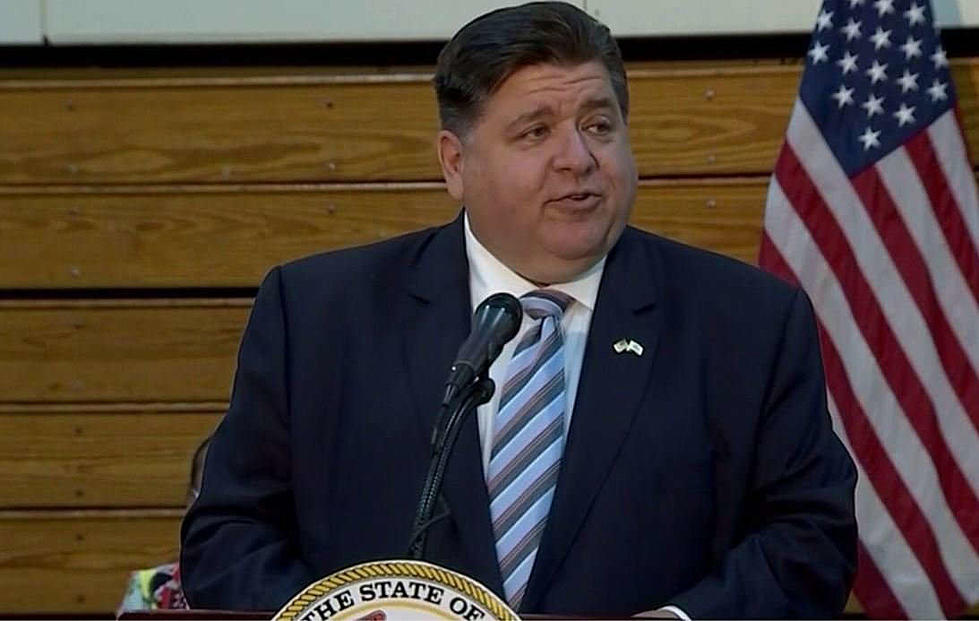 GOBERNADOR DE ILLINOIS FIRMA LEYES PARA PROTEGER A INMIGRANTES