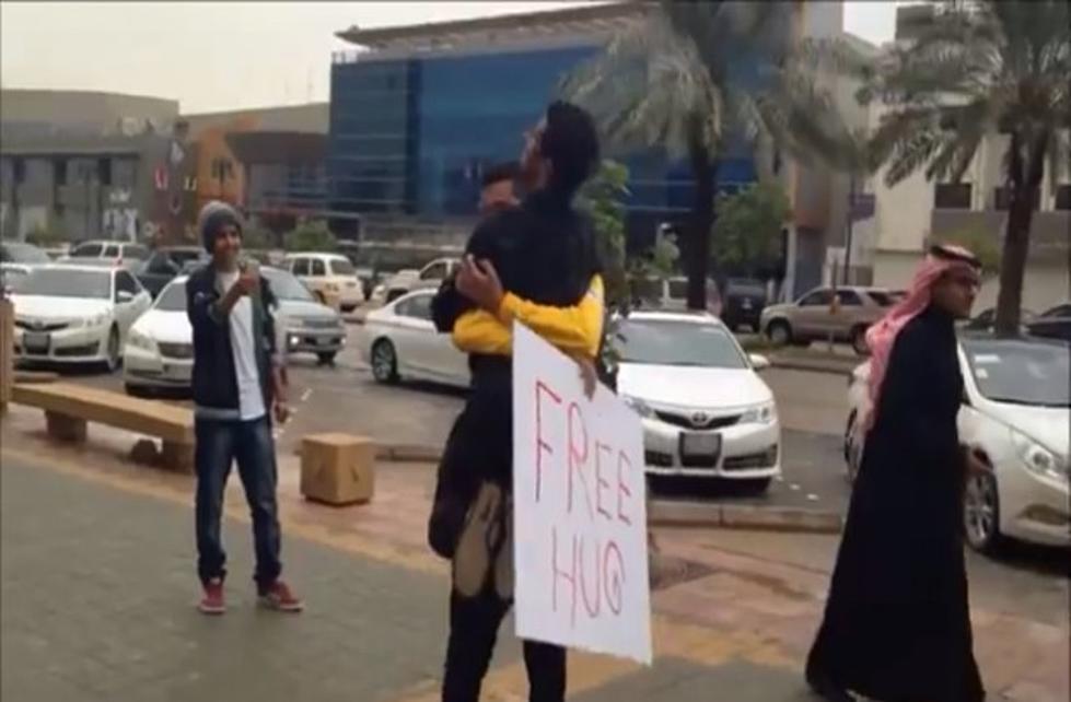Saudi Arabian Men Arrested After Giving Free Hugs [VIDEO]