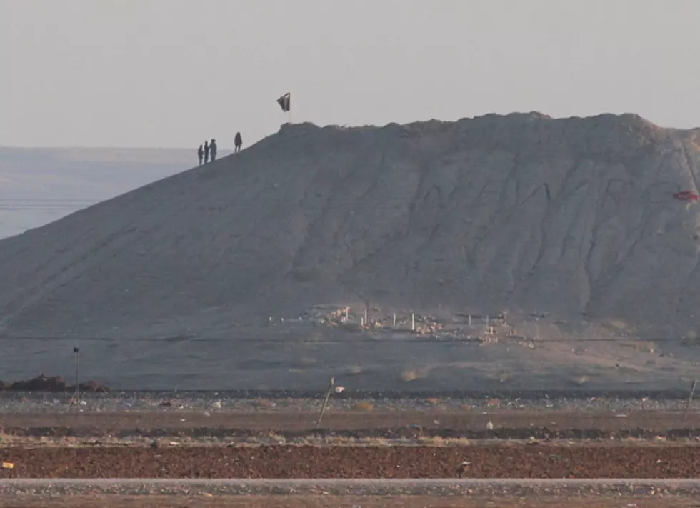 Kurdish Fighters Battle Islamic State Group for Syrian Town Near Turkish Border