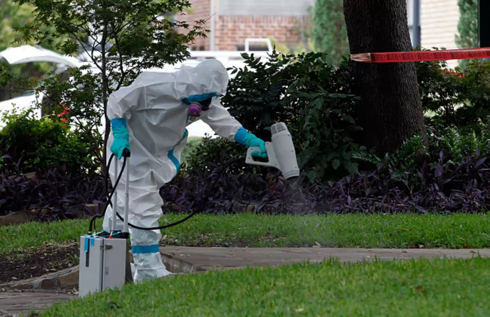 Dallas Nurse Contracts Ebola