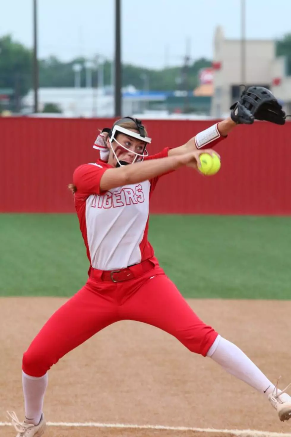 Lady Tigers Win 10-0 Over Rowlett in Regional Quarterfinal, Marks 27th Straight Win