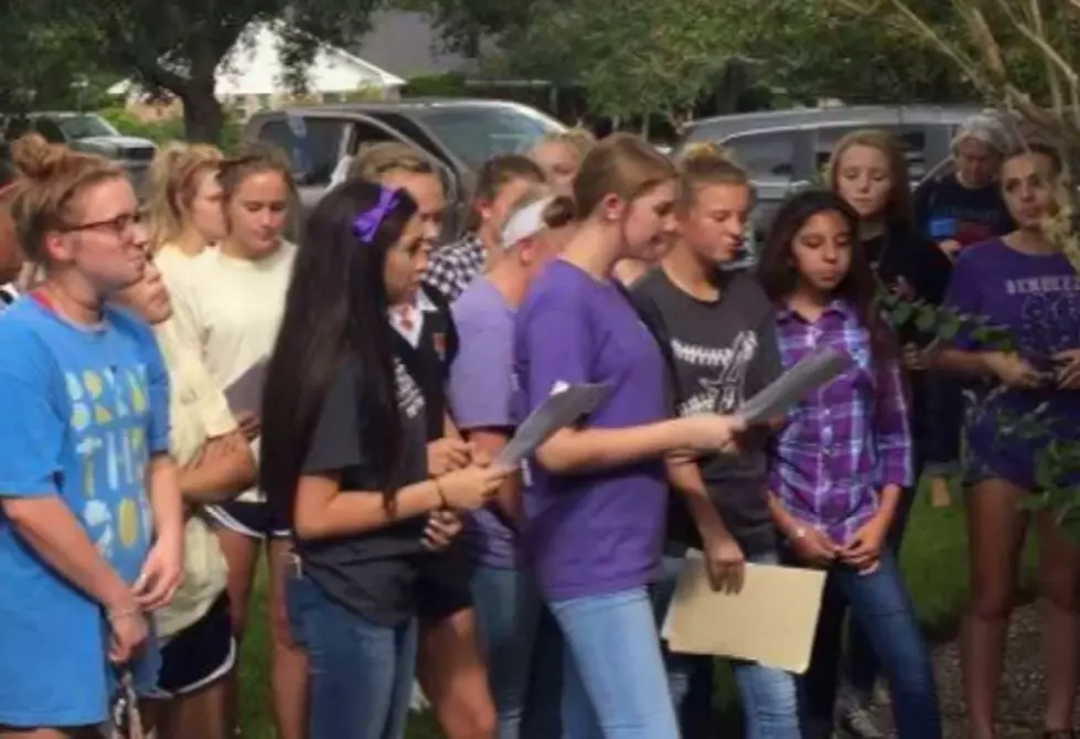 Texas Choir Teacher Serenaded by Students Minutes Before Passing Away