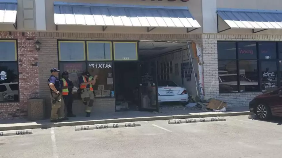 Vehicle Crashes into Killeen Business