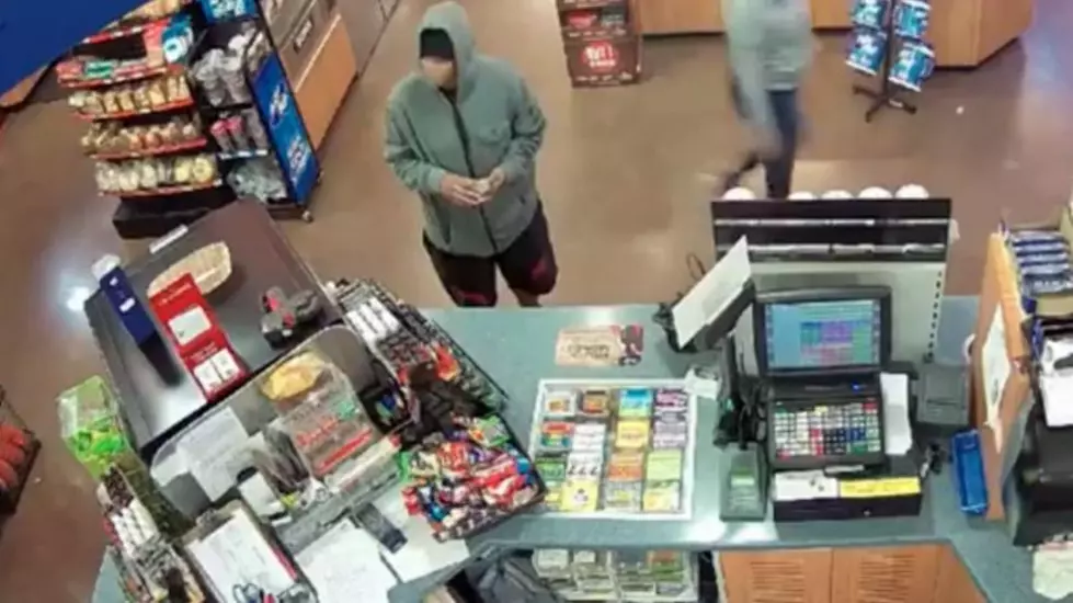 Woman Robs Convenience Store at Gunpoint in CenTex