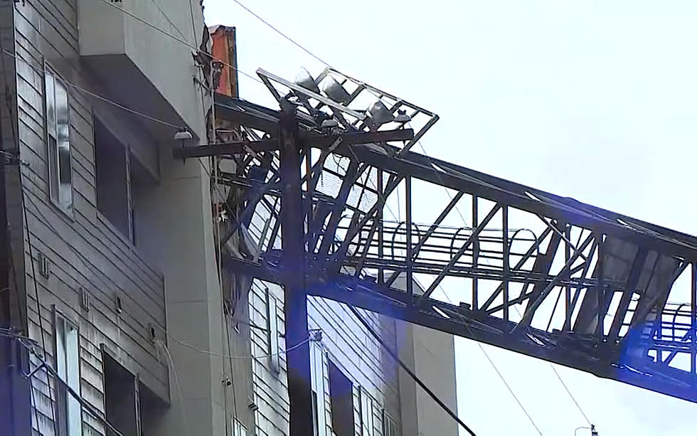 Crane Collapses During Storm in Dallas, Killing 1 Woman