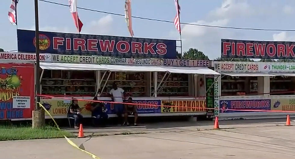Texas Fireworks Stand Robbery Suspect Shot in Face by Employee