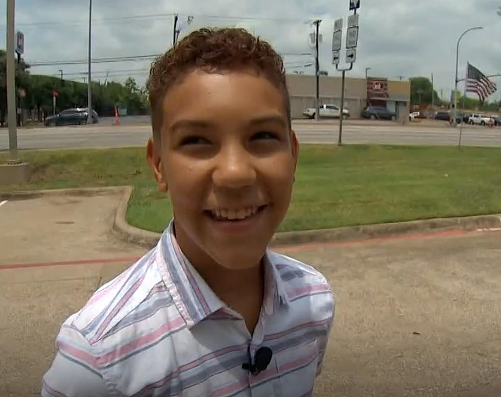 Texas Boy Ties Honor Guard’s Shoe During 4th of July Parade