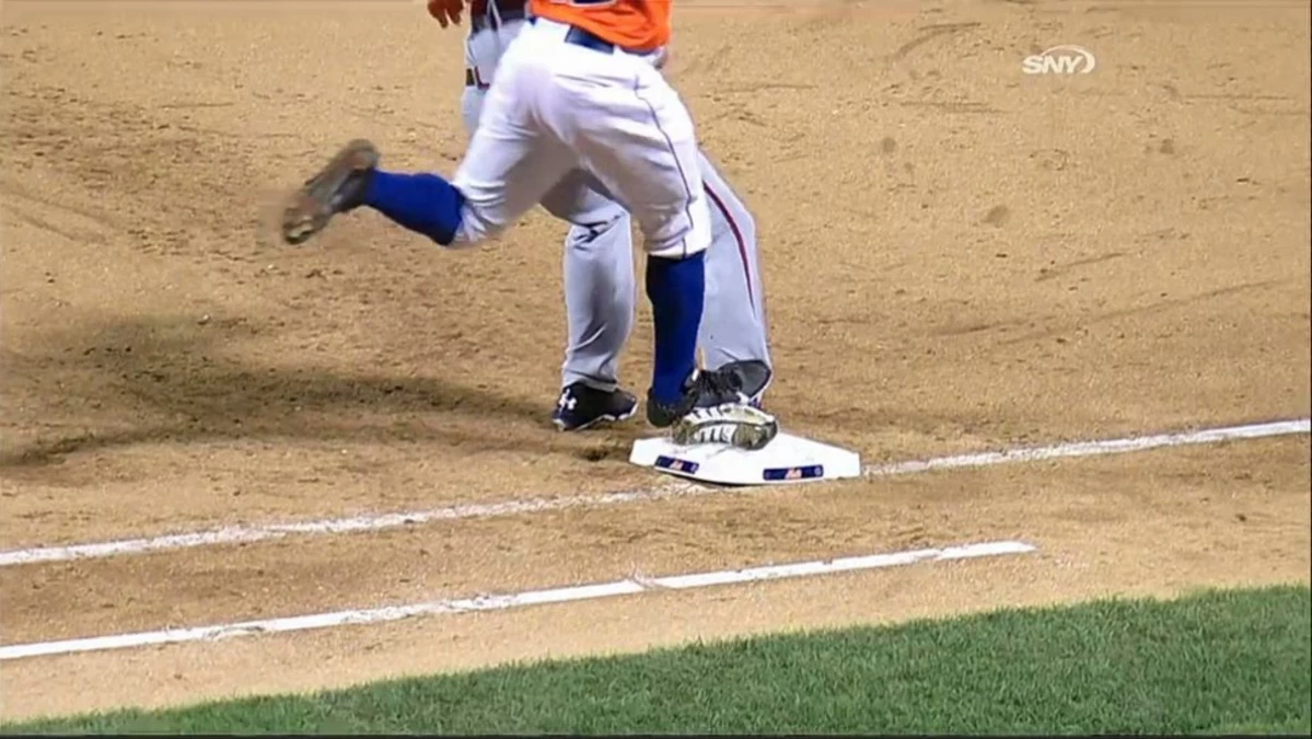 GRAPHIC VIDEO: Braves pitcher Tim Hudson suffers gruesome leg
