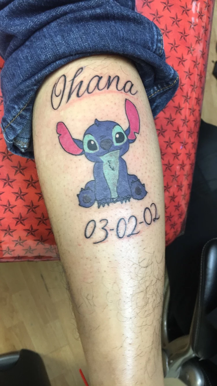 Adorable Stitch tattoo with a tropical touch.
