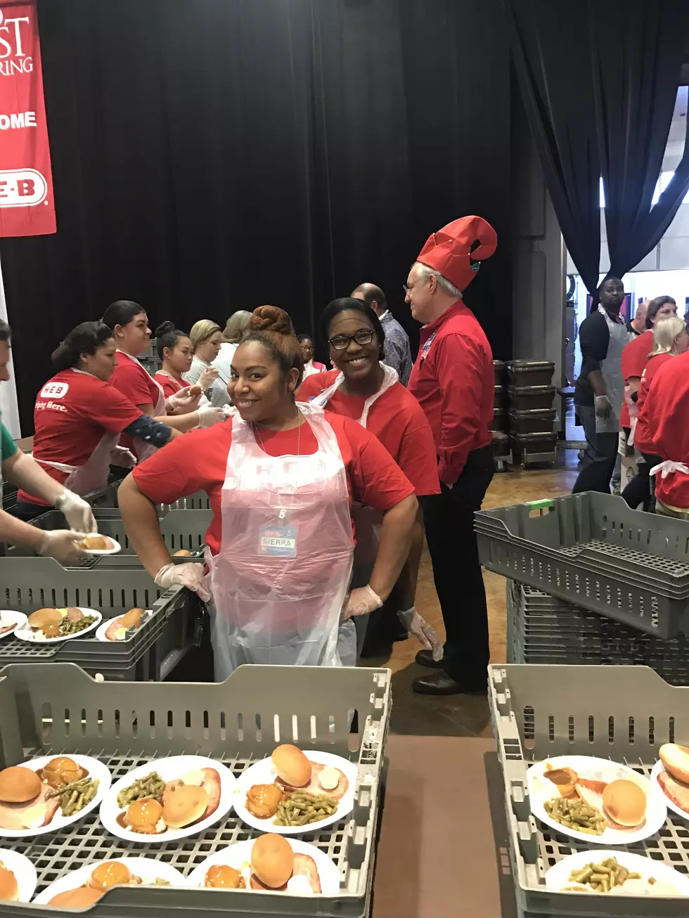 HEB Gives Their 17th Annual Feast Of Sharing Event In Temple