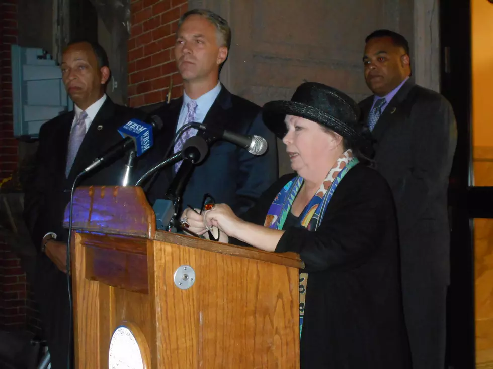 City Hall, Women&#8217;s Center Remember Domestic Violence Victims