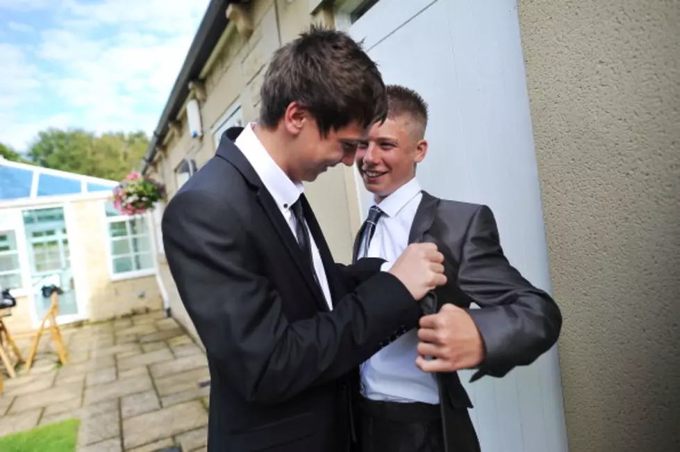 Straight Guy Asks Gay Best Friend to Prom [PHOTO]
