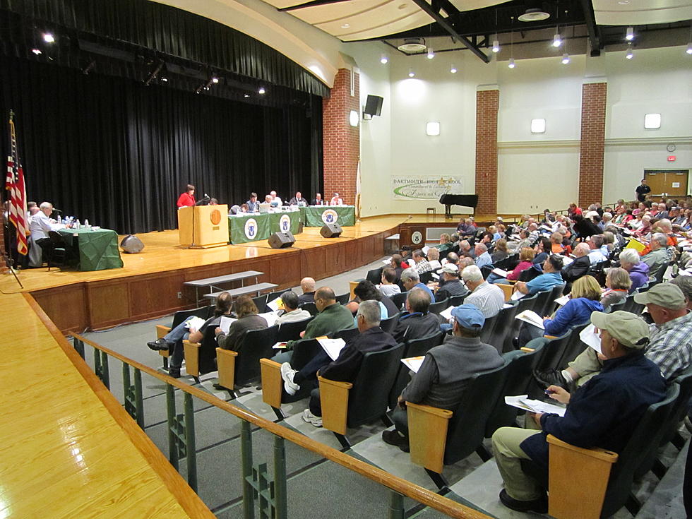 Does Dartmouth&#8217;s Daytime Town Meeting Exclude Young People?