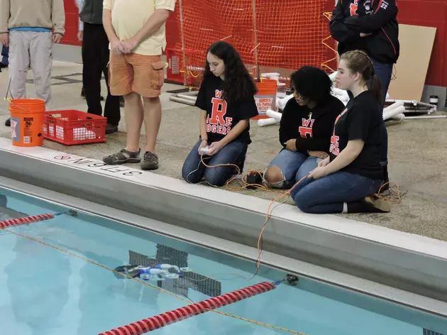 Students Compete in Annual Underwater Robotics Competition