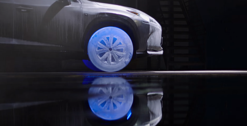 Lexus NX Drives On Wheels Made Of Ice [VIDEO]