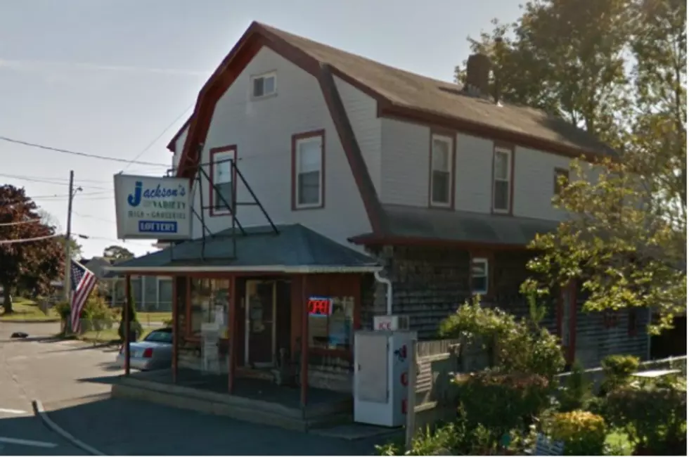 Fairhaven Convenience Store Robbed by Man with Stun Gun