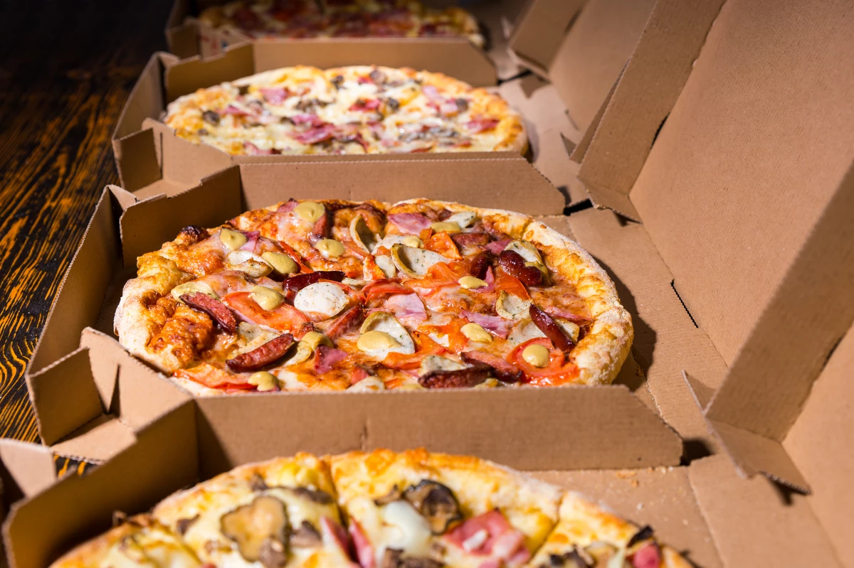 Пицца грей. "Пицца". Пицца в коробочке. Коробки для пиццы. Красивая пицца в коробке.