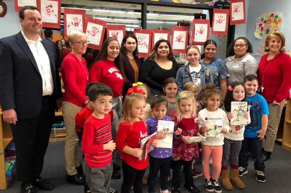 Local Children Share Season&#8217;s Greetings With Seniors [PHIL-OSOPHY]
