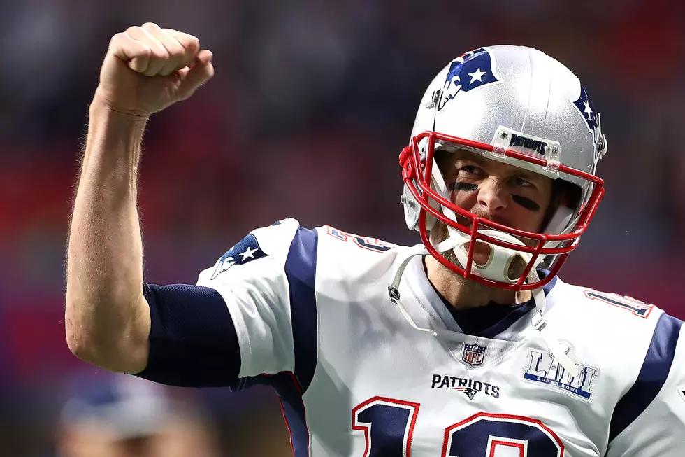 Brady Signs Contract Extension with Patriots