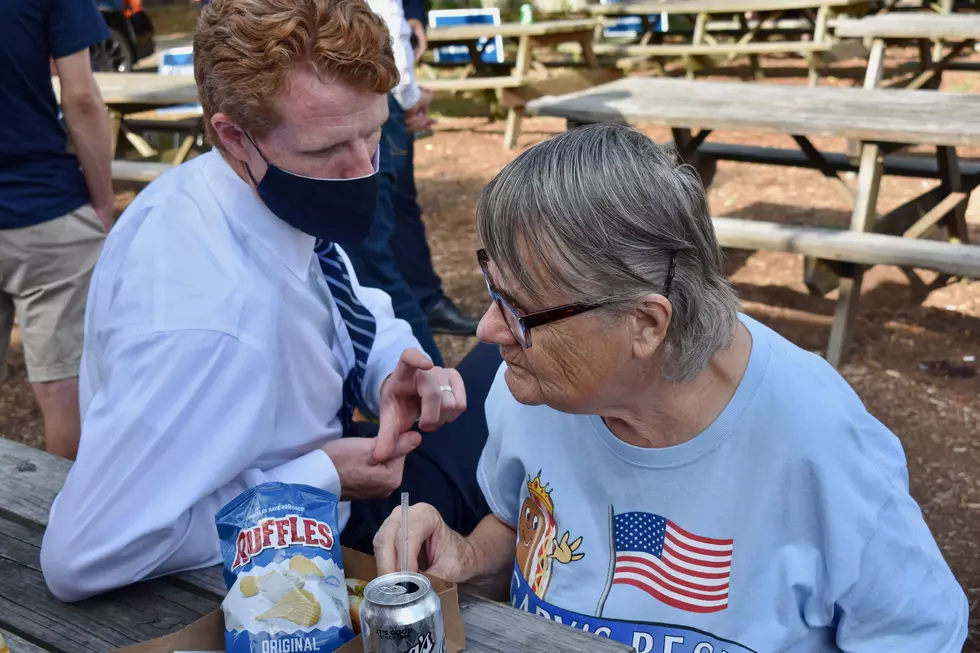 Kennedy Stop at New Bedford Hot Dog Stand Draws Supporters