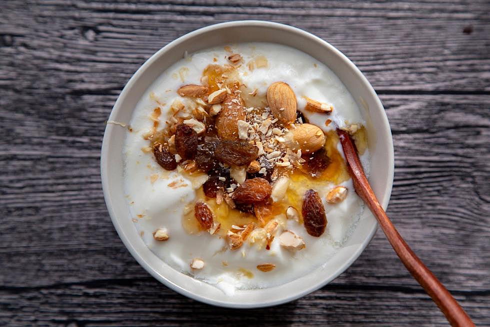 The Amazing Benefits of Yogurt Drizzled With Honey &#8212; Beyond a Good Taste