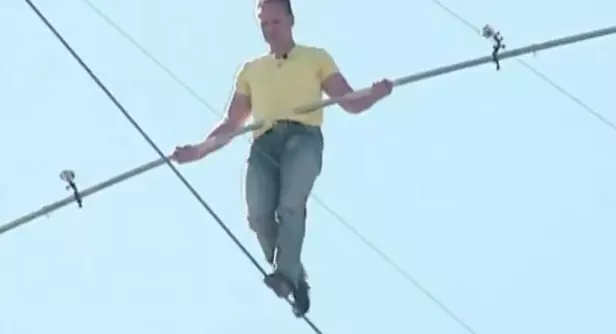 Tight Rope Walker Nik Wallenda Defies Odds Again, and Uses No Harness in  Florida Stunt