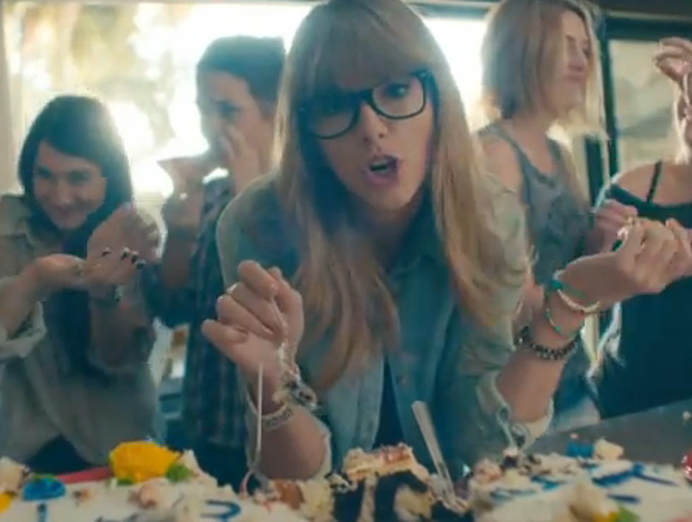 Taylor Swift Puts On Her Hipster Glasses And Parties In 22 Music