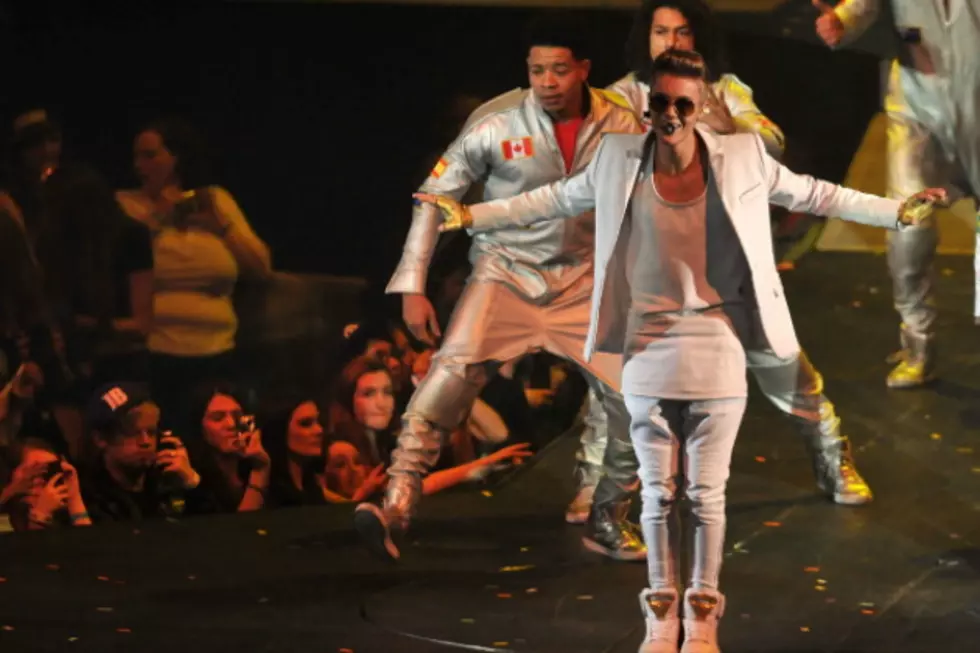 Justin Bieber Apologizes On Twitter To Fans In London For Being Late [VIDEO]