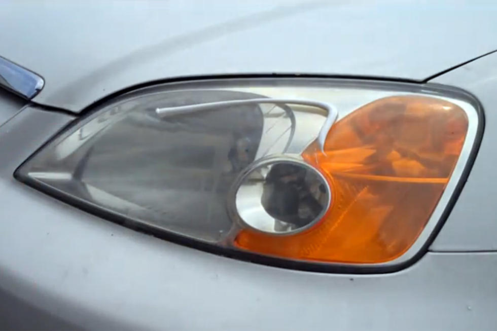 Clean Those Faded Car Headlights With Toothpaste [VIDEO]