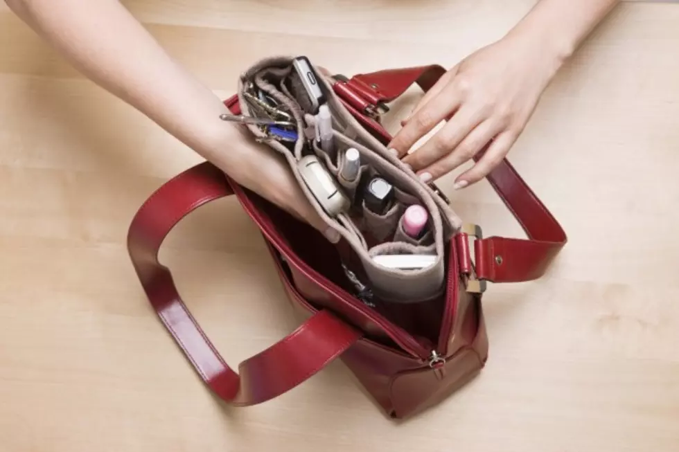 5 Items That No Girl&#8217;s Purse Should Be Without