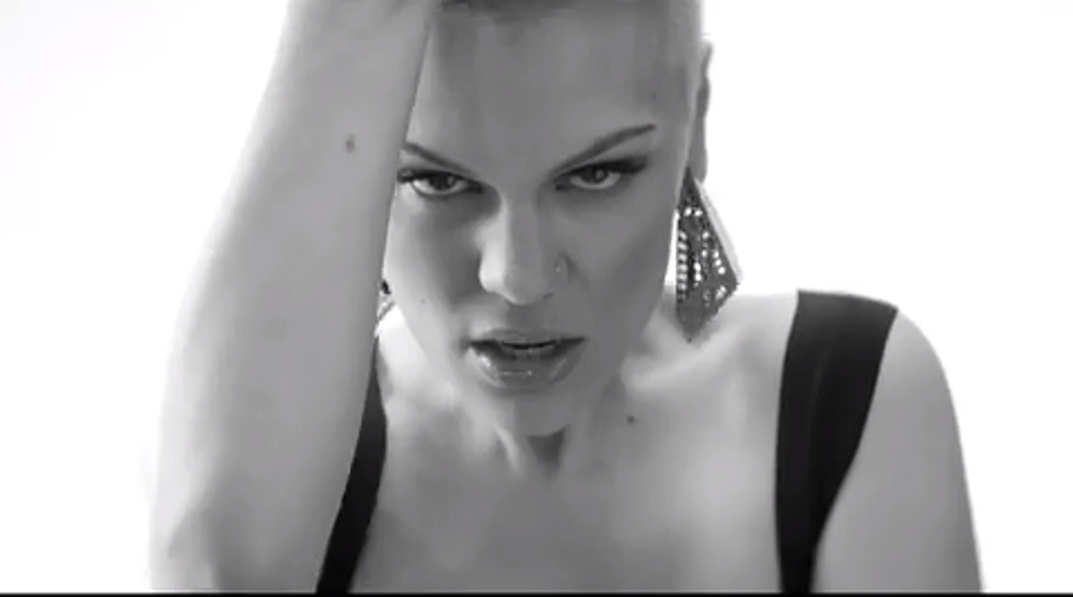 Jessie J Gets Sexy in Black and White in &#8216;Wild&#8217; Music Video