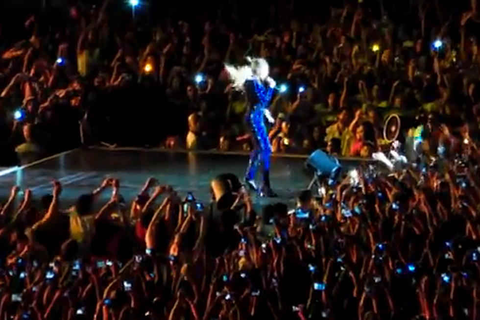 Beyonce Gets Pulled Off Stage By A Fan In Concert [VIDEO]