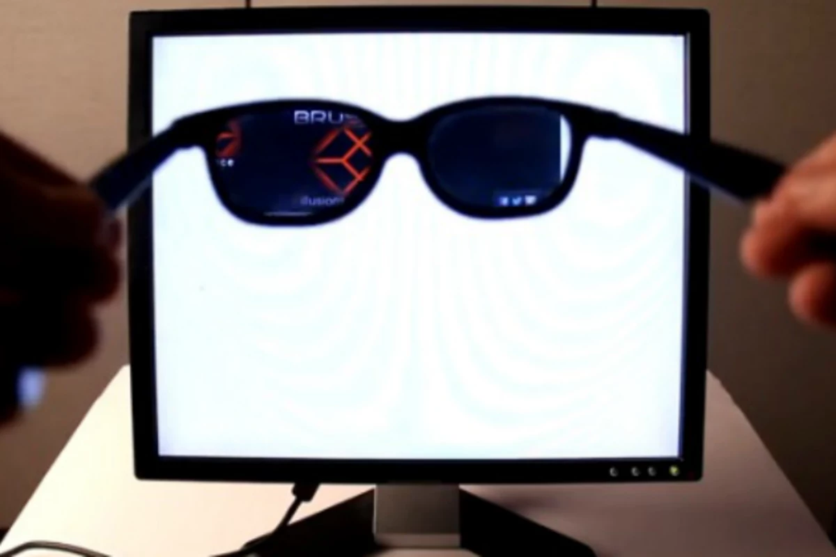 How To Make A Secret Cloaked Monitor Screen That Only You Can See [VIDEO]