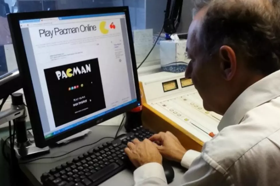 J.R. Plays Pac-Man For The First Time Ever? [VIDEO]