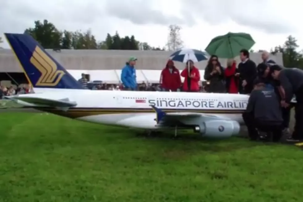 Huge Remote Controlled Jet Airliner Takes Flight [VIDEO]