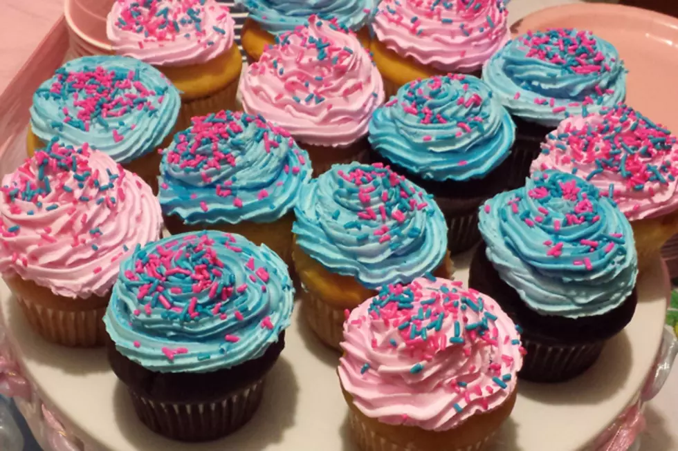 Larry And Deb Find Out If Their Baby Is A Boy Or A Girl At Their ‘Cupcake Reveal’ Party [VIDEO]