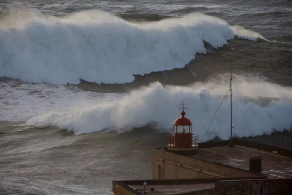 Wave Crashes Through Restaurant [VIDEO]