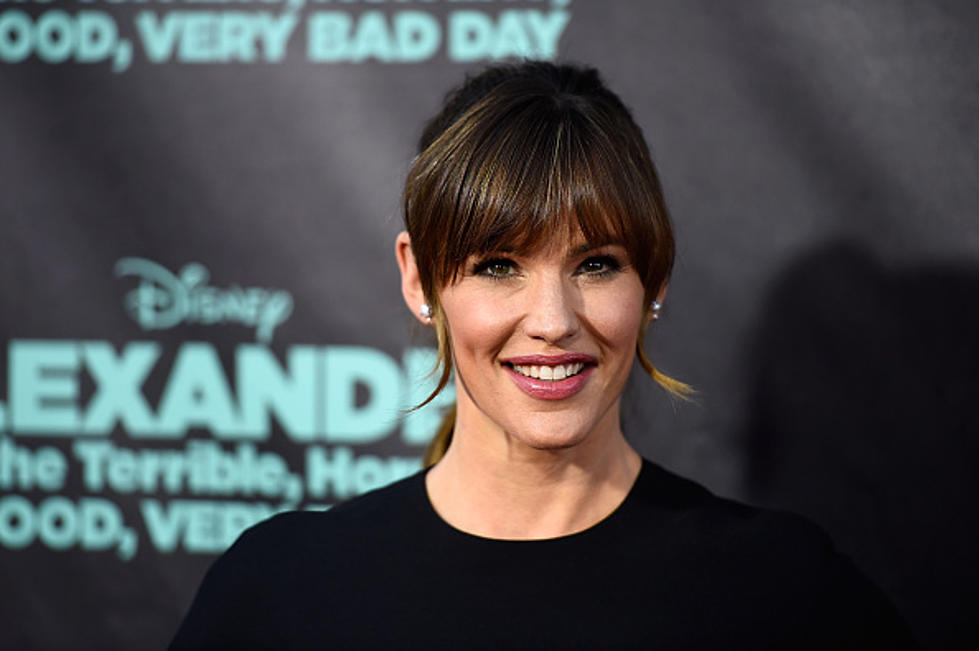 Jennifer Garner Does Have A Baby Bump…But It’s Not What You Think