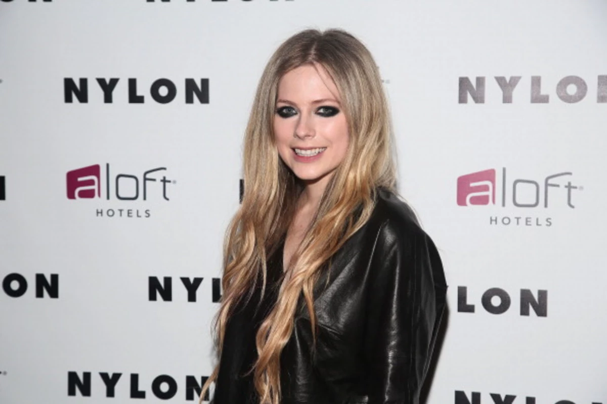 Avril Lavigne Recovering From Lyme Disease 