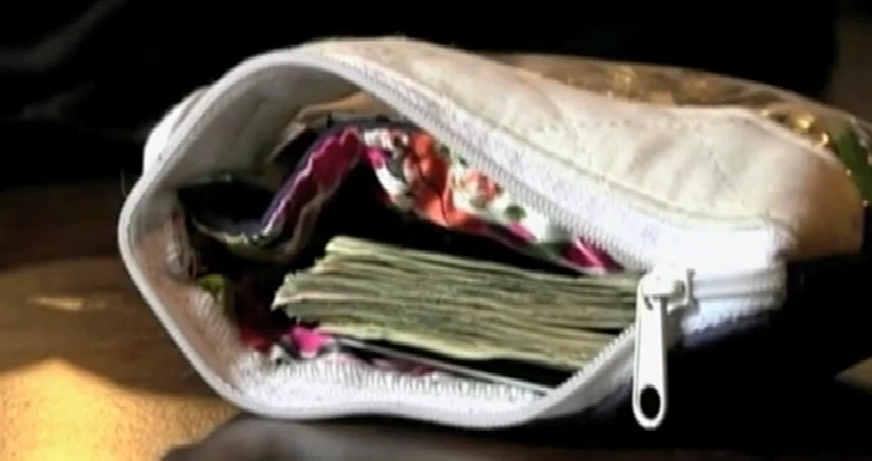 Homeless Man Returns Purse Full Of Cash To Single Mother
