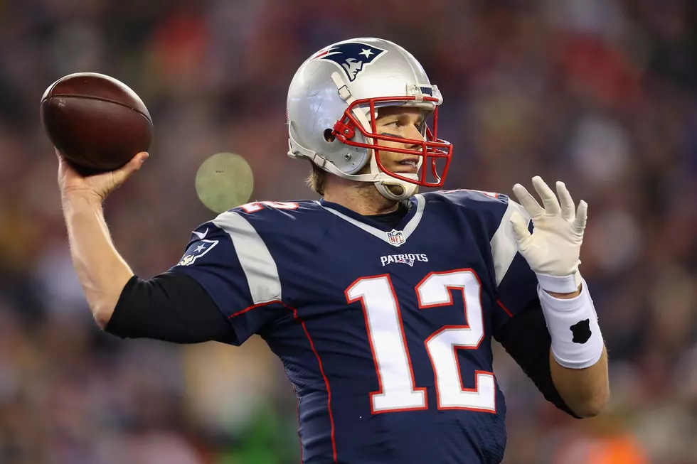 Brady Gets 2-Year Extension From Pats