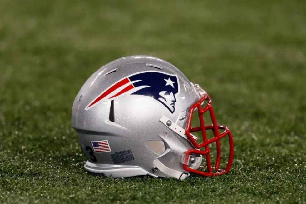 Patriots Take Down Brady Banner At Gillette [VIDEO]