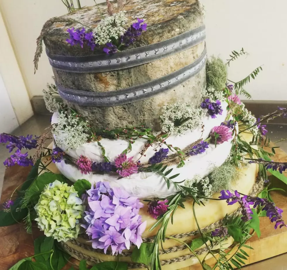 The (Possibly) Weirdest Wedding Cake Trend Yet
