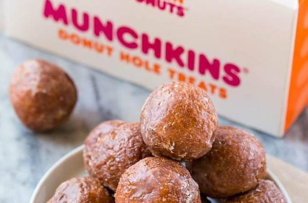 Gisele Bündchen Eats Dunkin Donuts Munchkins