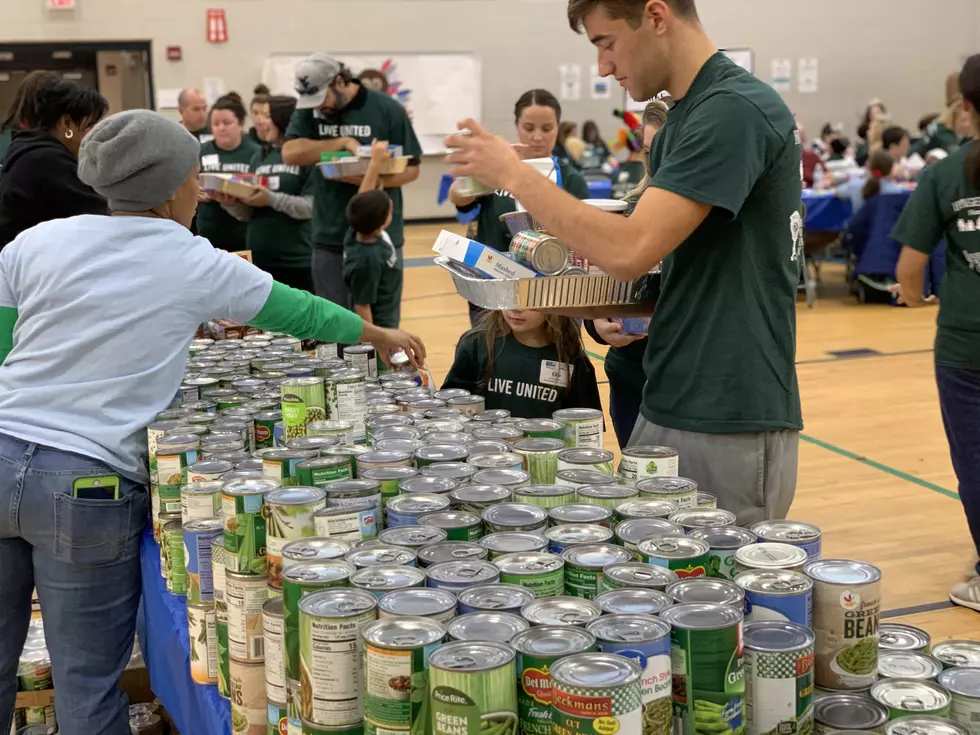 United Way Hunger Heroes Project Packs 1,000 Thanksgiving Baskets