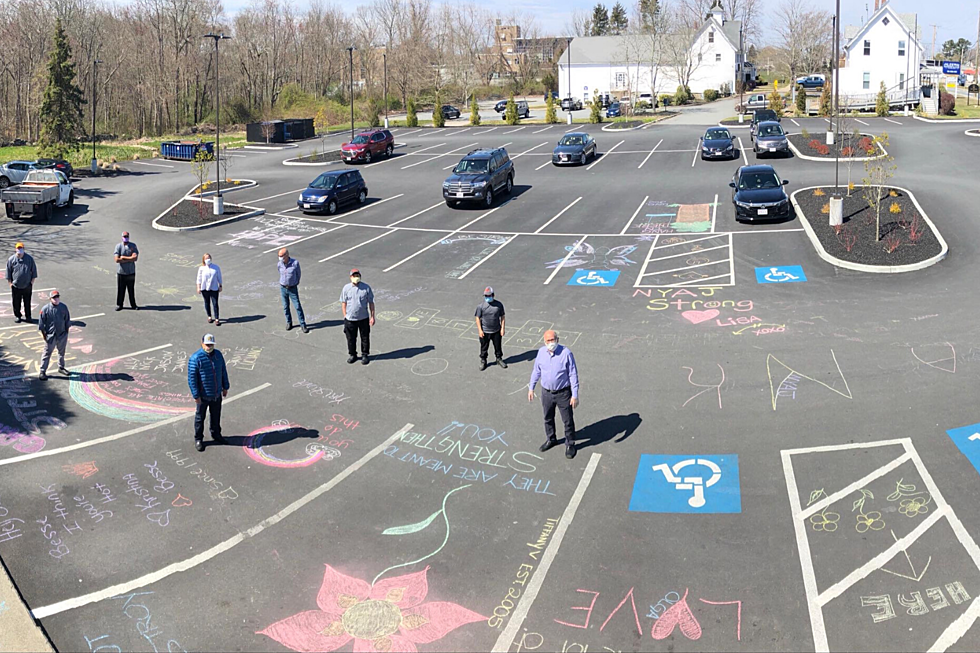 Not Your Average Joe&#8217;s Staff Gives Thanks in a Unique Way [PHOTOS]