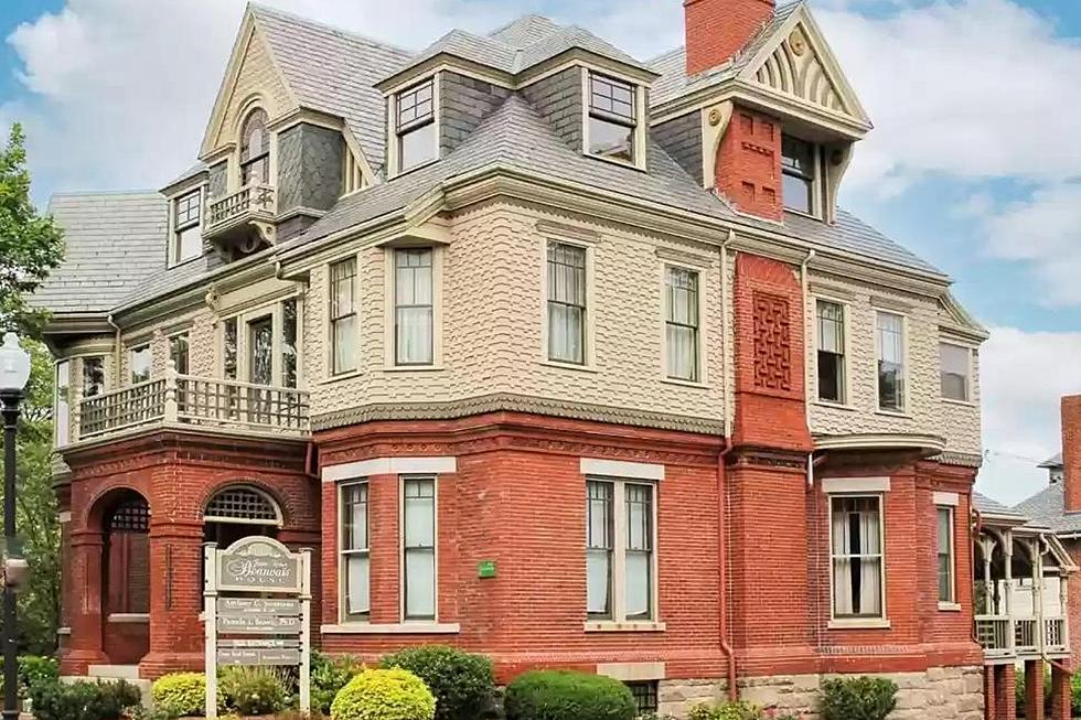 Historic Home With Nine Bedrooms For Sale in New Bedford