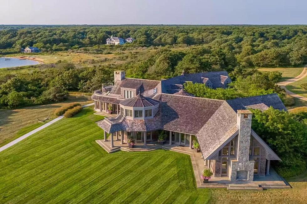 Obama’s Martha’s Vineyard Mansion Has Only Eight Bathrooms