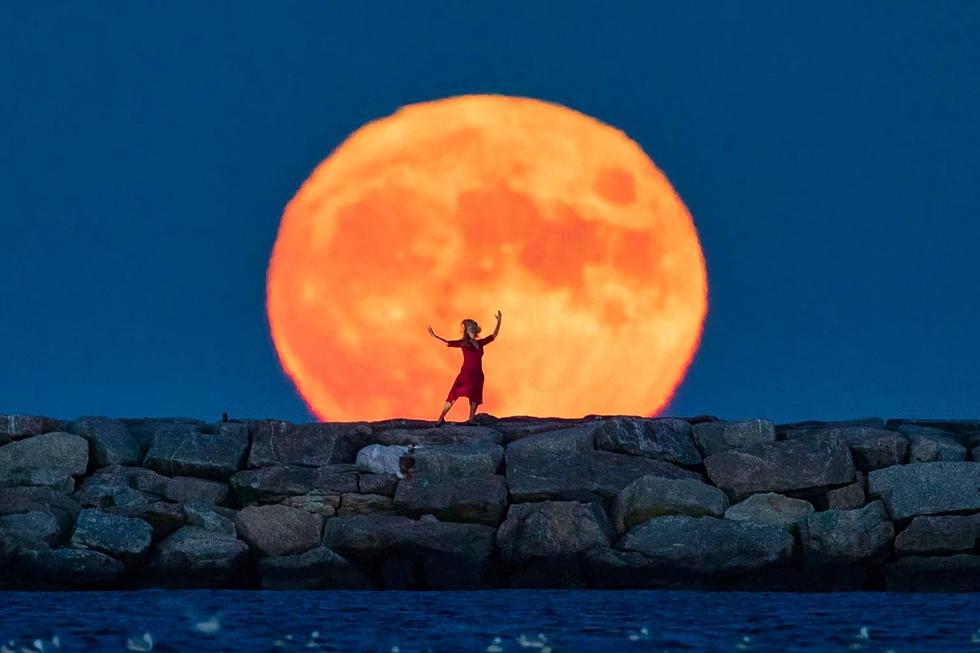 Block Island Photographer Catches Harvest Moon at the Perfect Time
